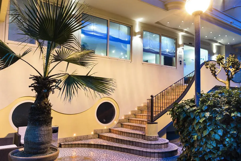 Residence Queen 3*, Rimini