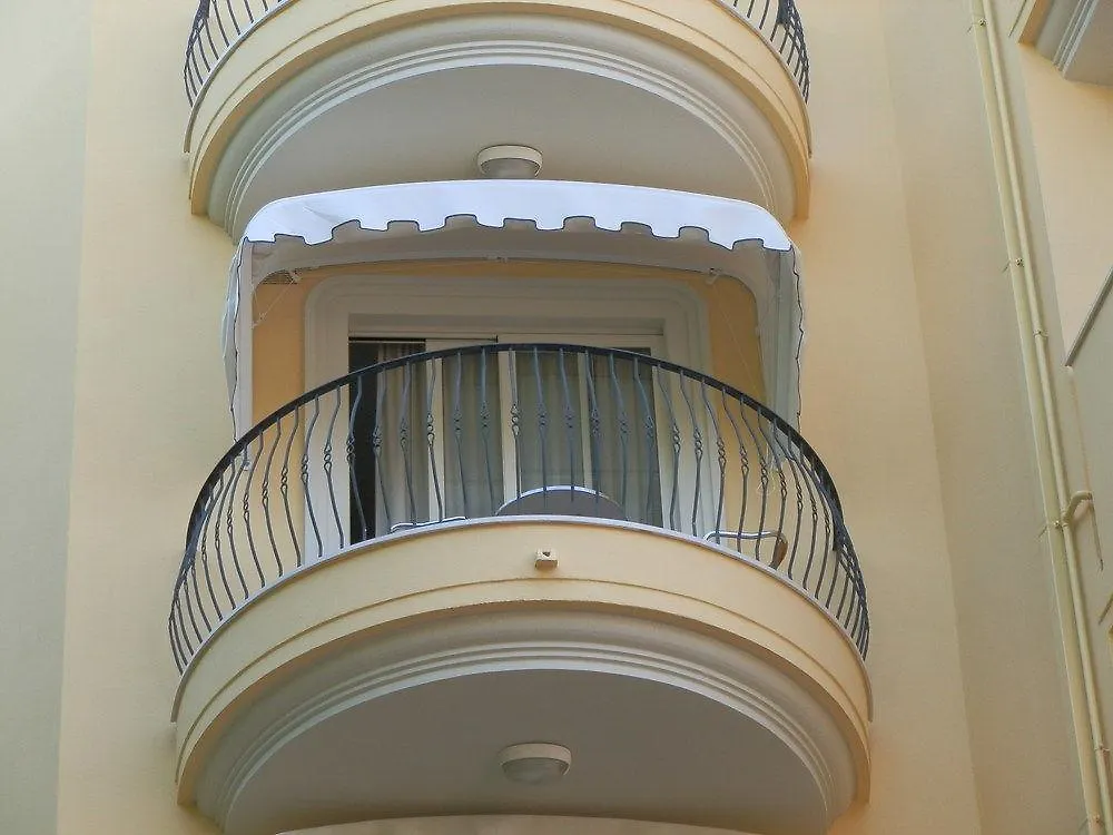 Residence Queen 3*, Rimini