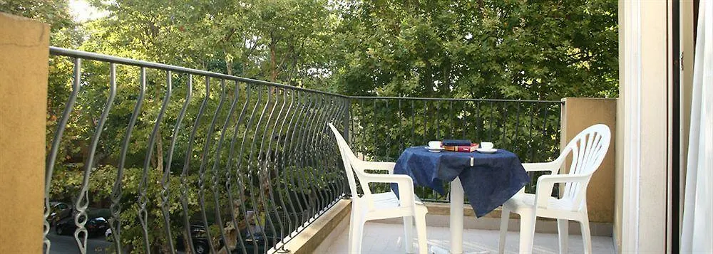 Residence Queen 3*, Rimini Italy
